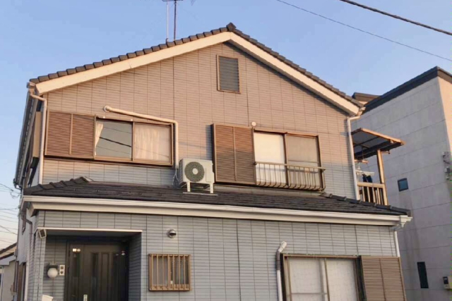 外構全体の古さが気になる住宅