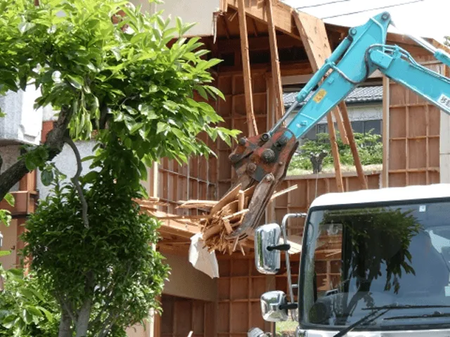 解体を検討している古くなった住宅